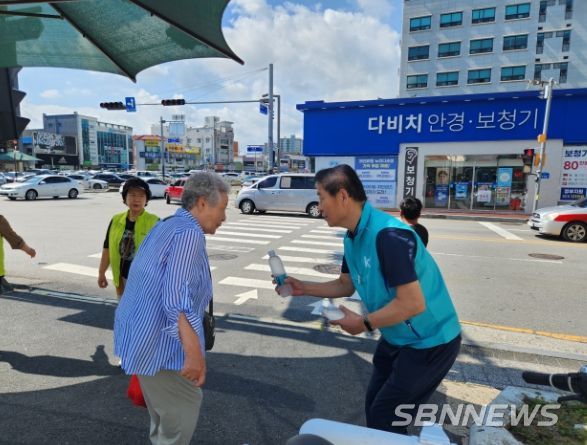 홍성 장날 (1일, 6일) 맞춰 얼음 생수 나눔 캠페인 전개