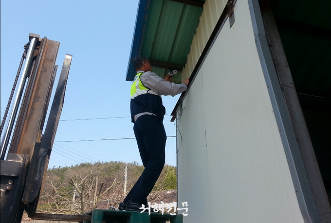 문산면 수암리 벼 보관창고 ‘이동형 블랙박스’ 설치 장면