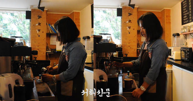커피를 내리고 있는 나소연 씨