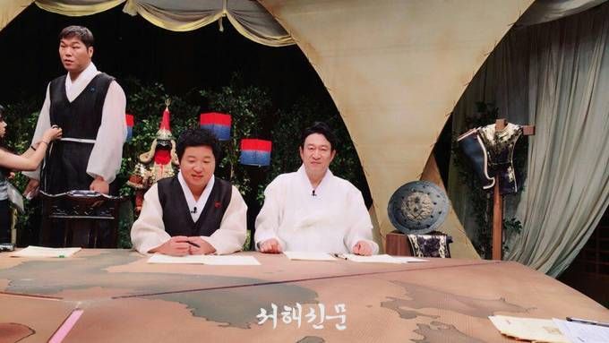 TV조선 영웅삼국지에 모시옷을 입고 출연한 배우 김응수