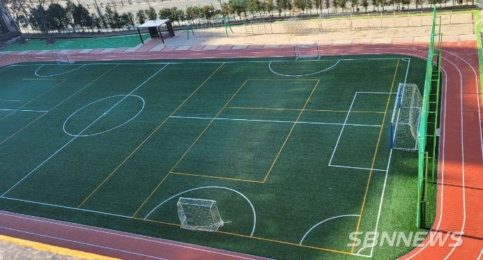 환경친화적 운동장(은어송초)